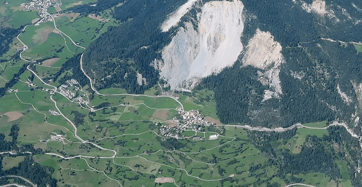 Село в Швейцарії, Брієнц, гора, скеля, величезна скеля, зсув