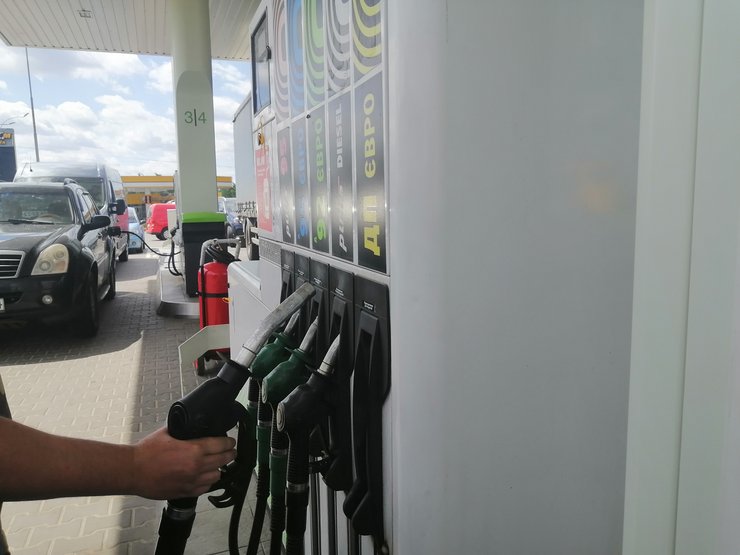 бензин на азс, цены на бензин, цены на топливо, рост цен, заправка,