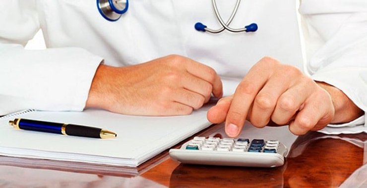 Китаец притворялся врачом, чтобы выманить у своей девушки деньги на азартные игры, накопление долгов, скандал