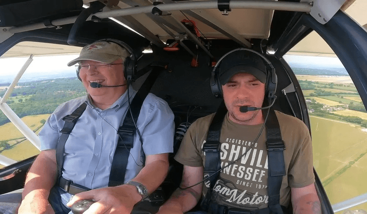 Ведущие программы "Странная Британия", самолет, полет, исследования, съемочная группа, пилот, эксперты