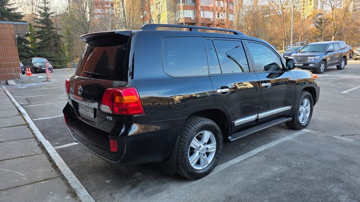 Toyota Land Cruiser 200