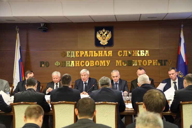 Согласно указу, в компании будут вводиться представители Росфинмониторинга, которые будут следить за соблюдением валютных правил