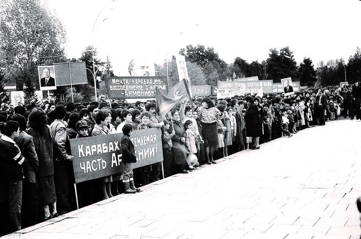 ДУХ ПЕРЕСТРОЙКИ. В конце 1980-х Армению захлестнули митинги в поддержку Нагорного Карабаха