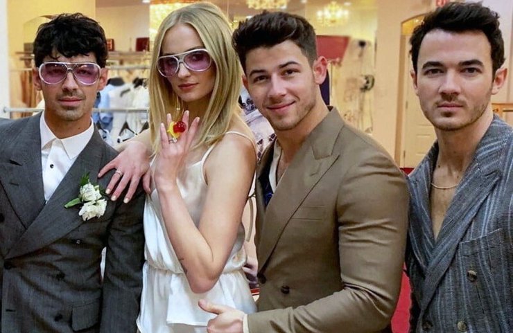 софи тернер, свадьба, фото, bevza, комбинезон