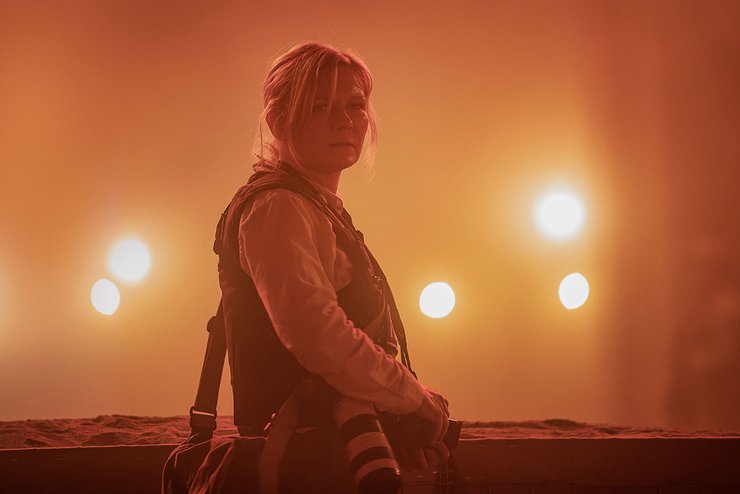 Военная фотокорреспондентка  Ли (Кирстен Данст)