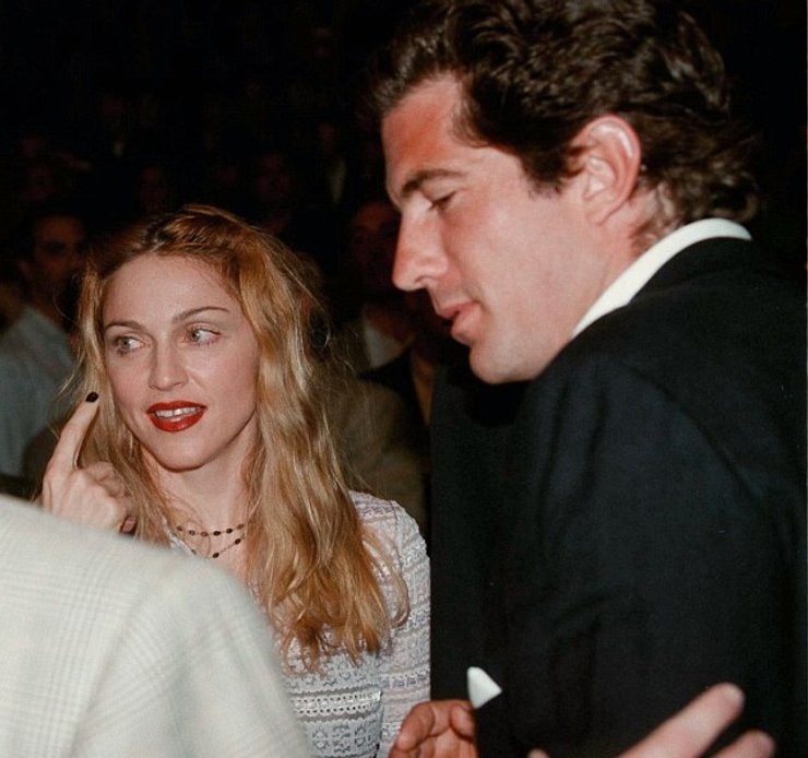 кеннеди, мадонна, Джон Кеннеди-младший