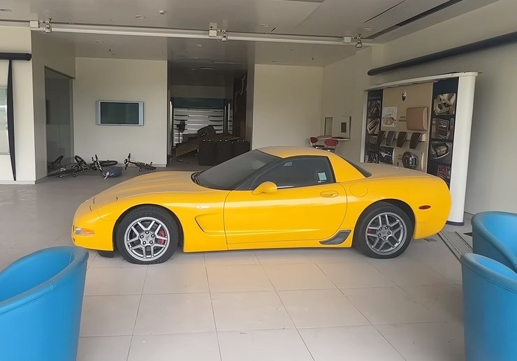 Chevrolet Corvette Z06, коллекция авто, суперкары, заброшенный автосалон