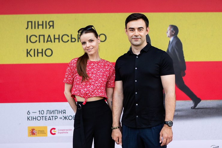 Актриса Анна Гуляева и актер Влад Никитюк