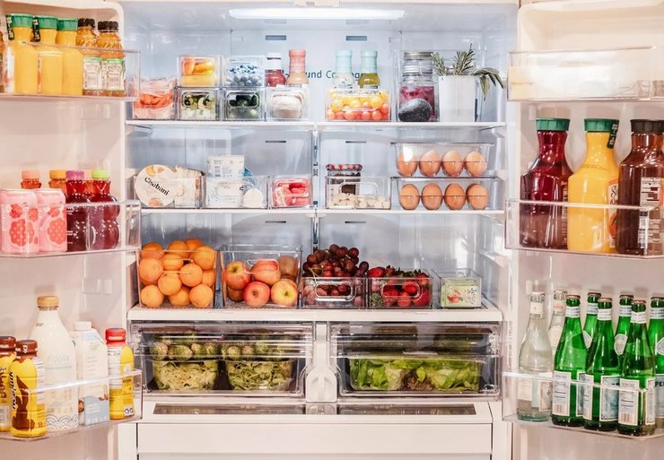 Холодильник з продуктами
