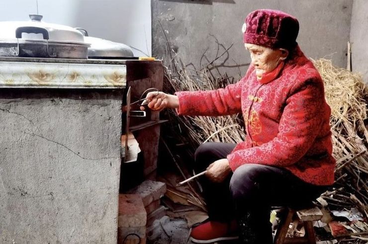 Розпорядок дня довгожителів, коли лягати спати, що їсти, як проводити день, щоб прожити до 100 років