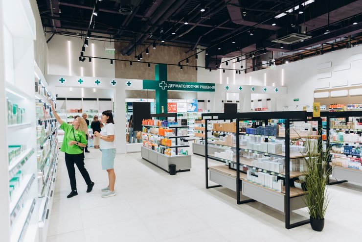 На полицях Beauty Garden представлено понад 400 брендів, у тому числі аптечна косметика і БАДи. Фото: Особливе місце в Beauty Garden займає колекція нішевих ароматів: 160 м², 111 брендів . Фото: BROCARD