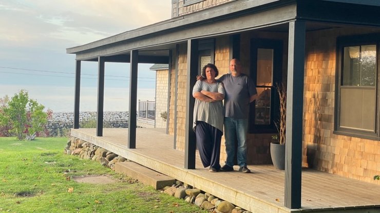 Дом на берегу залива, исторический дом, дом рядом с маяком, ремонт дома, суд по мелким искам, дом продали на аукционе