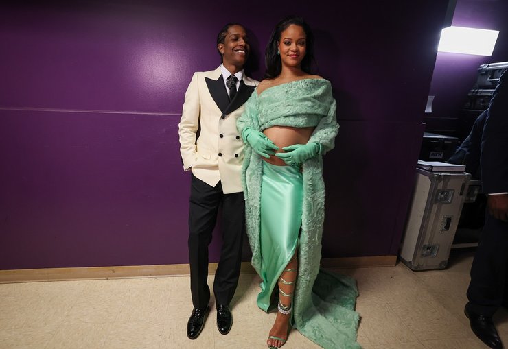 рианна, оскар 2023, беременная рианна, берменный образ, выступление на оскаре