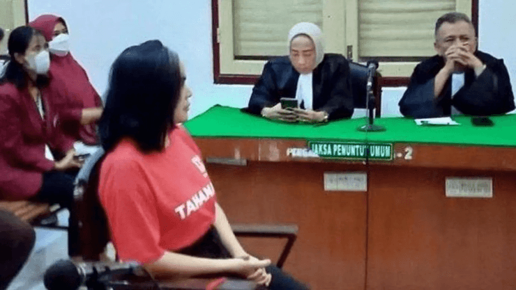 Блогершу арестовали, поговорили с фото Иисуса, осудили за богохульство, Рату Талиса, TikTok, стрим, прямая трансляция, 3 года в тюрьме, посоветовала подстричься