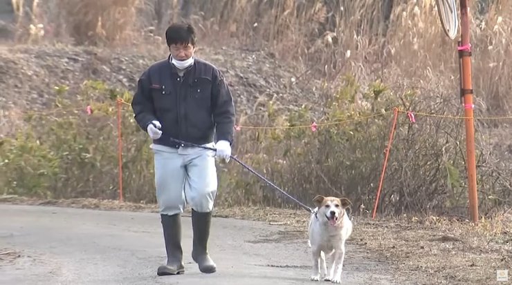 Сакаэ Като и пес Почи