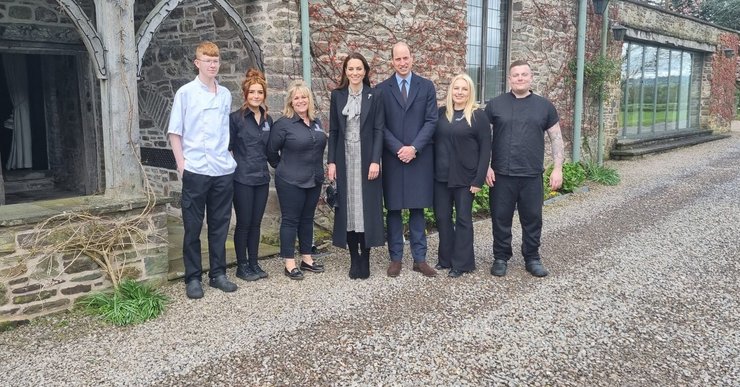 Вільям і Кейт сфотографувалися з персоналом готелю