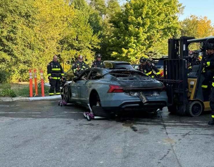 электрокар ауди, Audi e-tron, электромобиль Audi, сгорел электромобиль, Audi e-tron, сгорел электромобиль