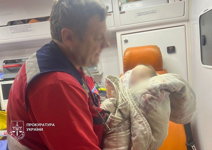 Хлопчик кілька днів пробув сам у квартирі