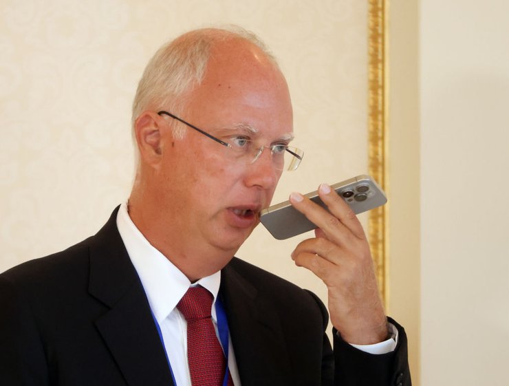 Хитрая дипломатия Дмитриева