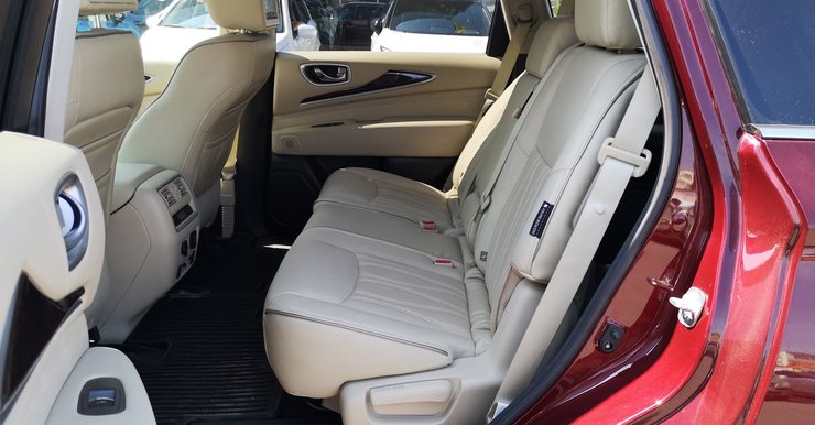 інтер'єр Infiniti QX60 — задній ряд