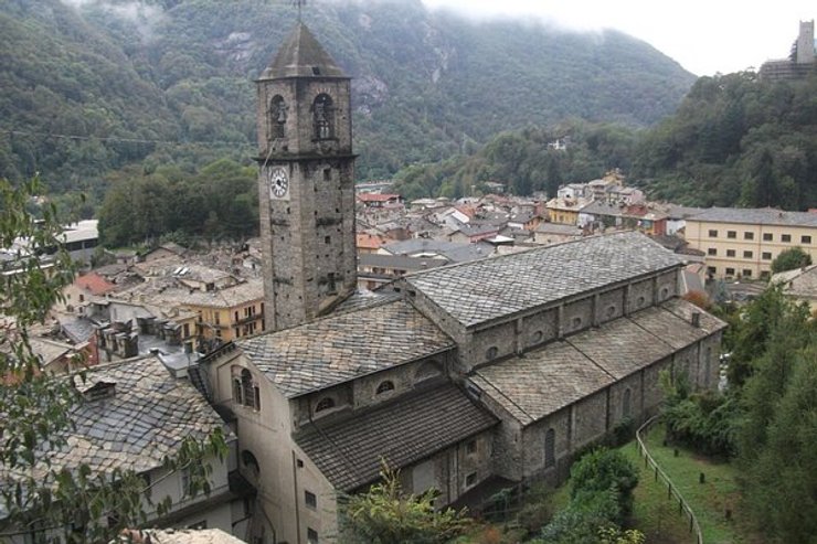 Вибори в селищі Інгрія, боротьба за владу, політична конкуренція матері з сином, опозиція, курйози, приколи, туризм, Італія