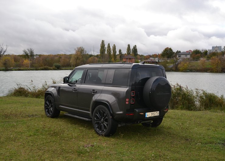 Land Rover Defender 110
