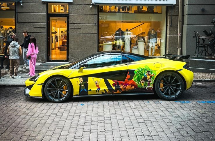 McLaren 570S, McLaren 570S Spider, суперкар McLaren, рік і морті