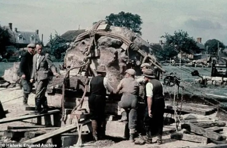 Реставрация. Древние камни в Англии в Эйвбери