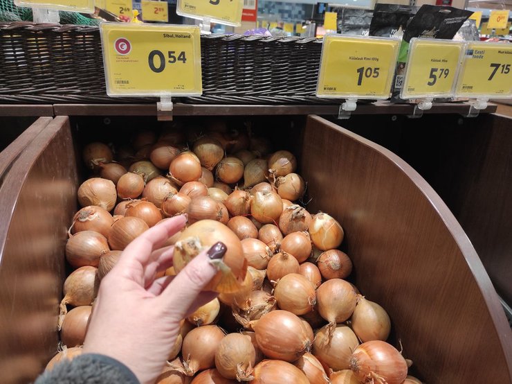 Что касается цен на лук и картофель, вопрос не только в том, чтобы собрать, но и в том, чтобы сохранить урожай