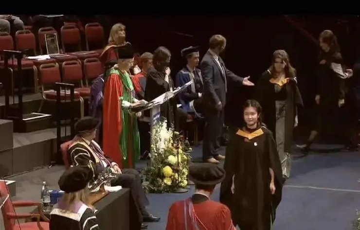 Ма Я во время учебы в Великобритании