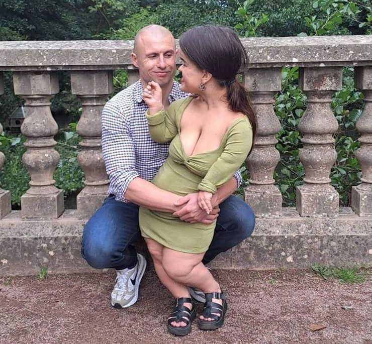 Пара з великою різницею у зрості та віці, стосунки, кохання, цікаві історії з життя, неймовірні випадки, приколи, цікавинки