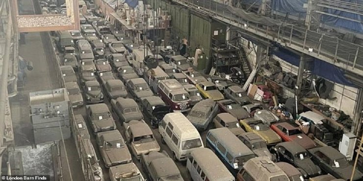 колекція автомобілів, ретро, ретро авто, класичні автомобілі, склад авто, BMW, MG, Porsche, Nissan, VW, Land Rover