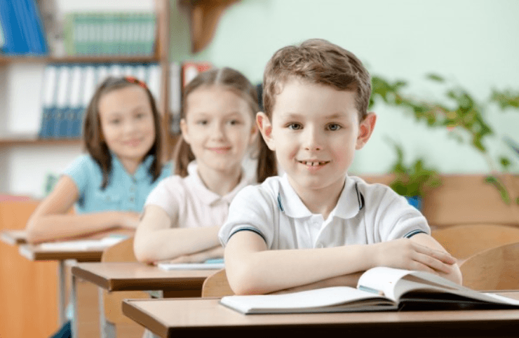 Школярі, діти, учні, забрав дітей зі школи, не сподобалася вчителька, зайва вага, викладачка, навчання, навчання, навчання