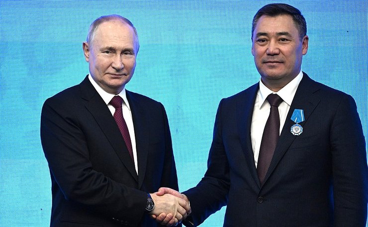 Володимир Путін, Садир Жапаров, орден Пошани