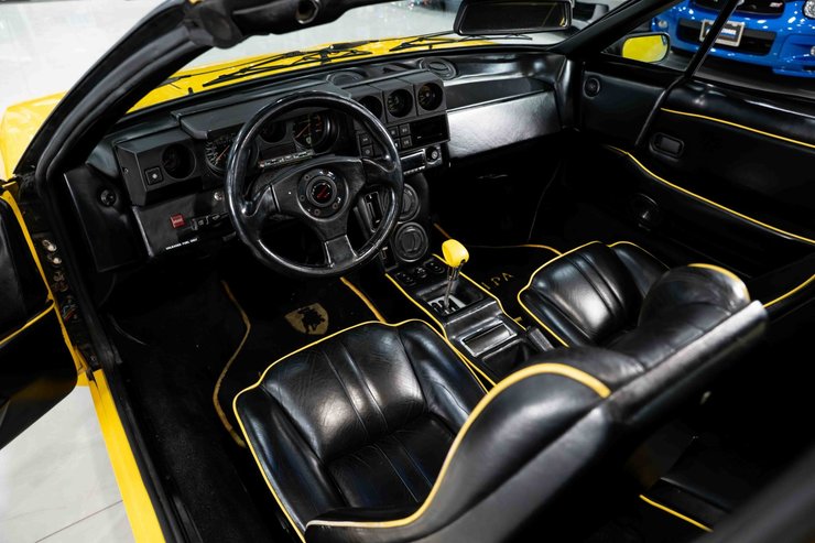 салон Ламборгини Джалпа