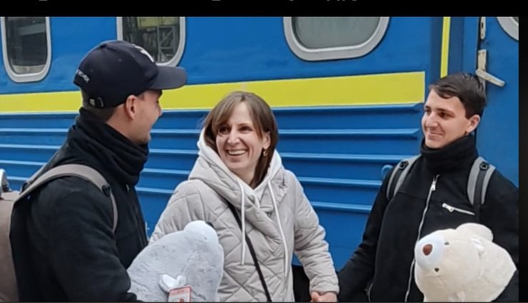 Елена Ельмина с сыновьями