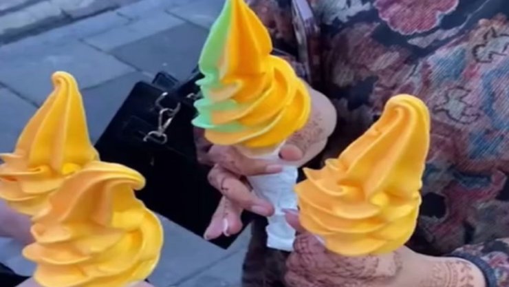 Очередь в магазин, очередь за мороженным, маленький магазинчик, магазин мороженого, морожено со вкусом манго