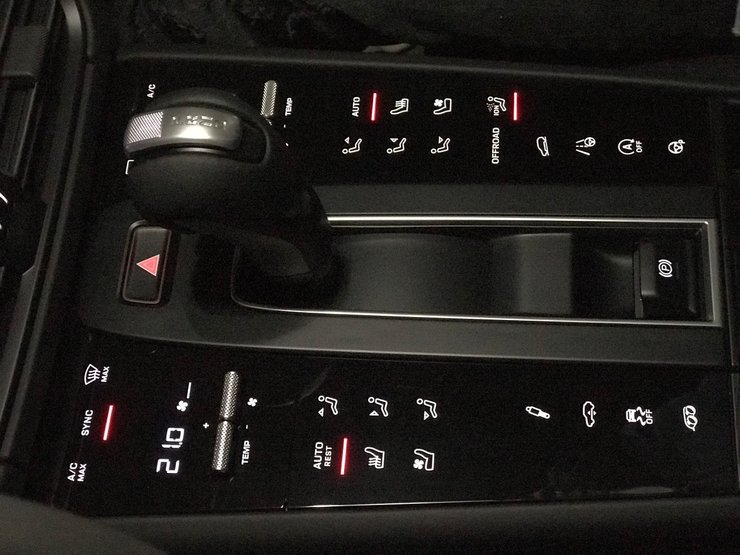 нова сенсорна панель Porsche Advanced Cockpit в Porsche Macan 2021, тест-драйв Польща, інтер'єр Порше Макан 2021