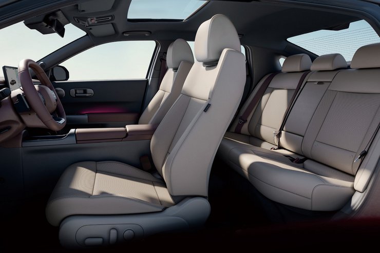 салон Hyundai Elantra 2027