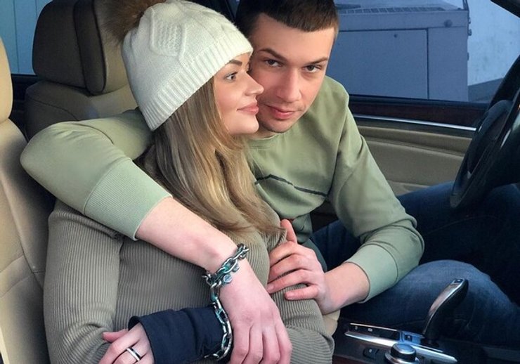 закохані, пара, закохані з ланцюгом, пара з Харкова, Олександр Кудлай, Вікторія Пустовітова