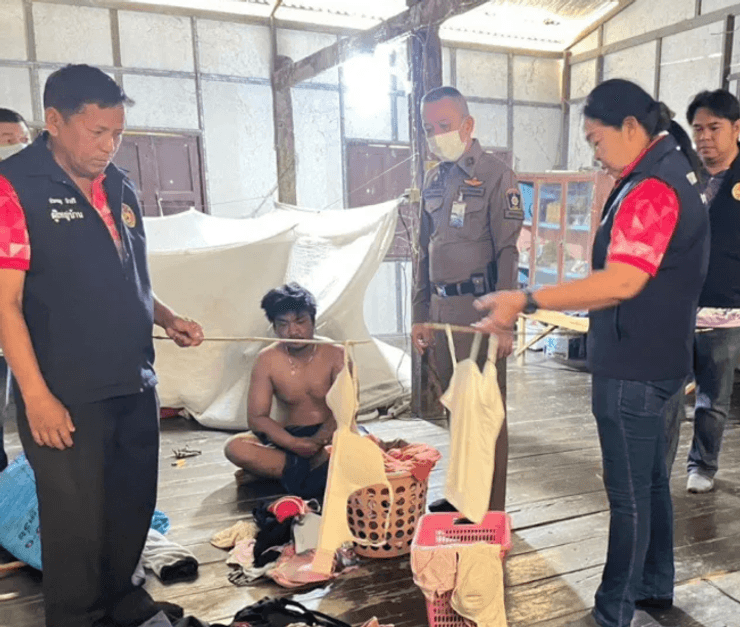 Полиция изымает белье