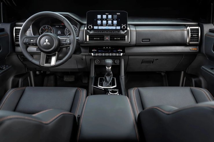салон Mitsubishi L200 2026