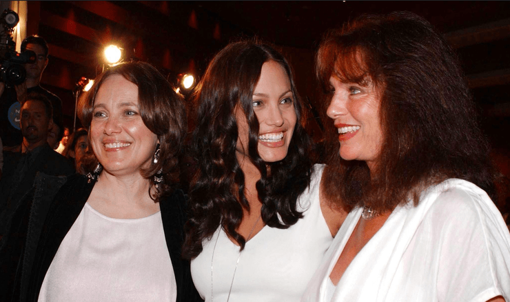 Анджелина Джоли с мамой