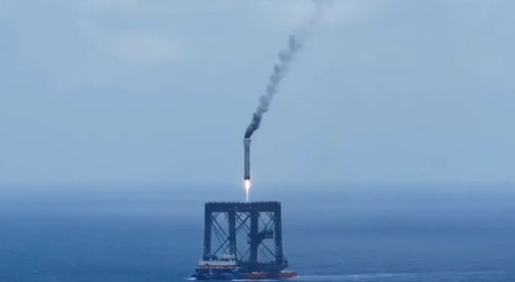 Китай впервые успешно посадил ракету после запуска в космос