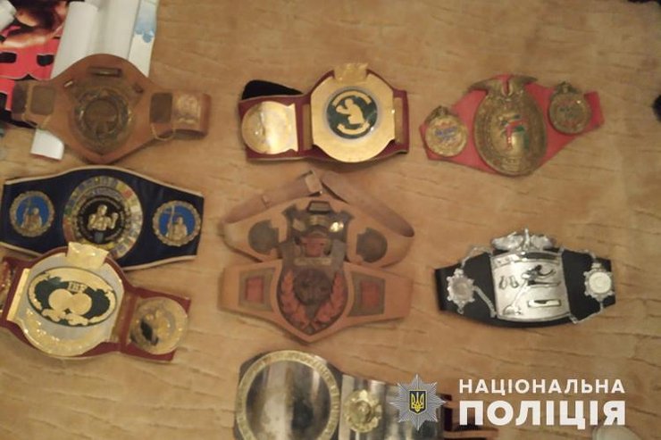 поліція, грабіжники, спортсмени, борці