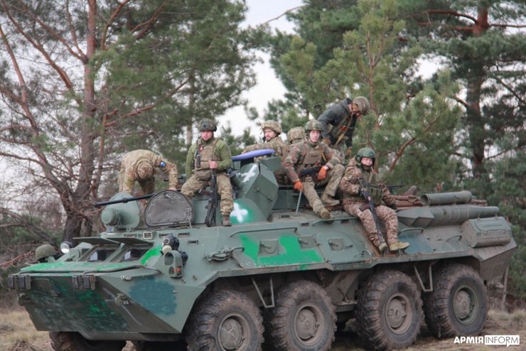 російські бтр-и в зсу