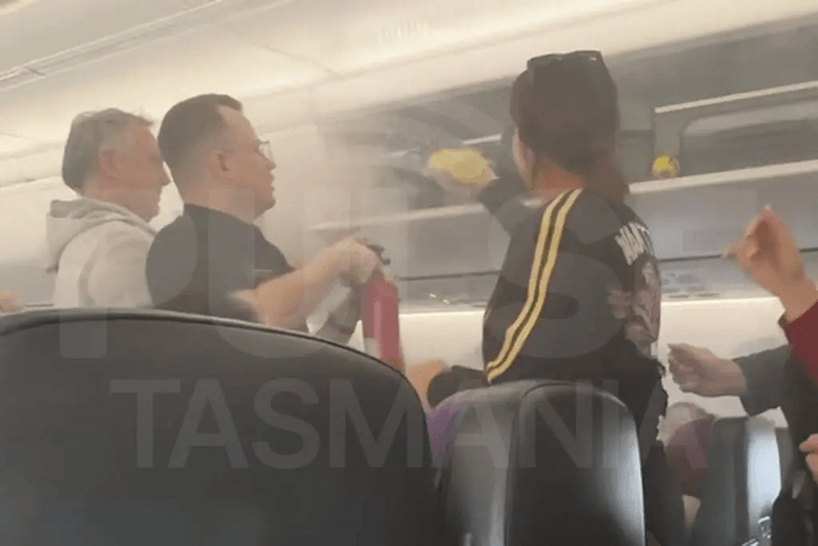 На борту самолета Virgin Australia вспыхнул пожар из-за одного предмета в сумке