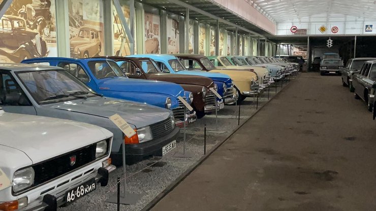 музей Колеса истории, автомузей Киева, киевский автомузей, музей ретро-авто