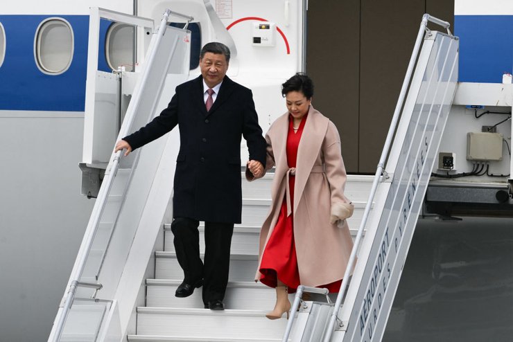 Сі Цзіньпін дружина, Пен Ліюань, сі цзіньпін у Франції, сі цзіньпін у Європі, сі цзіньпін переговори, сі цзіньпін у сербії, сі цзіньпін в угорщині, сі цзіньпін саміт миру, сі цзіньпін війна в україні