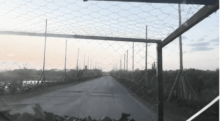 Російський тунель із сіток проти дронів біля Карлівки.